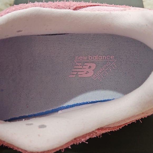 New Balance 9060 Cherry Blossom Colorway. - Picture 6 of 11